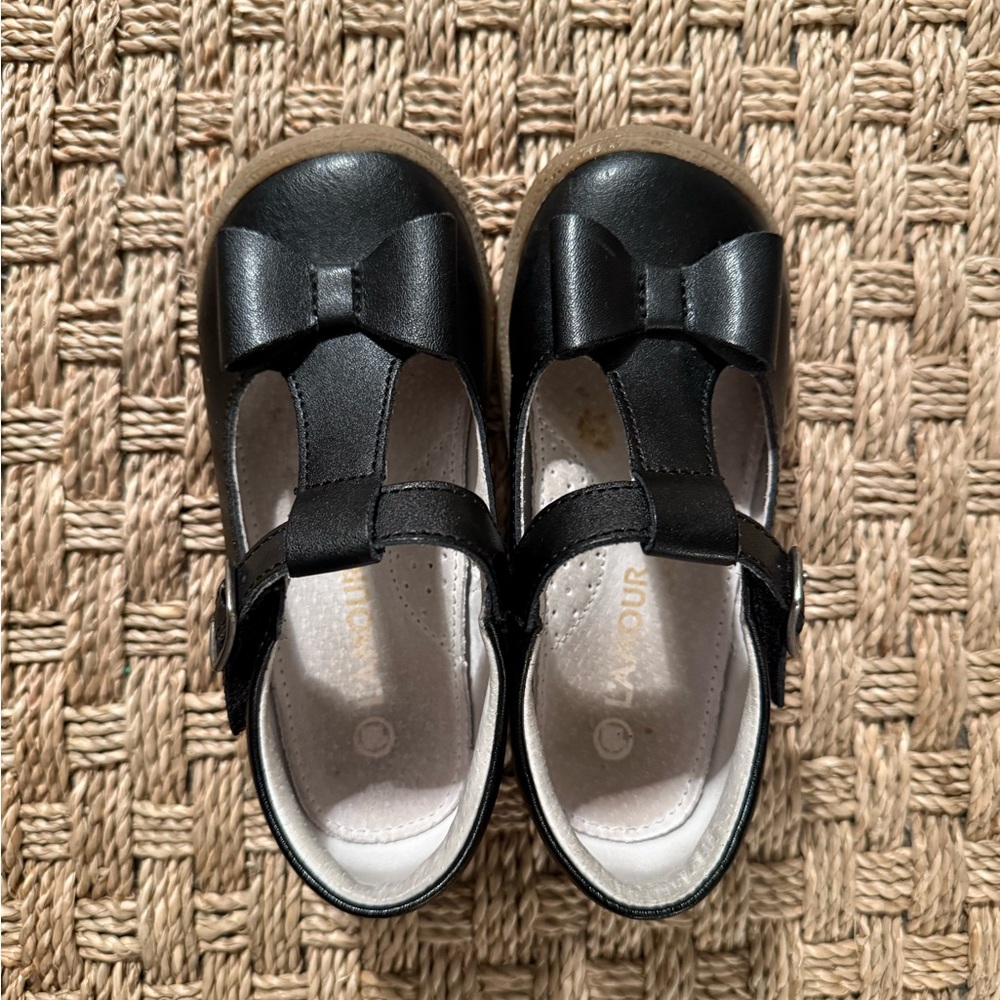 L’Amour leather girls shoes with bow